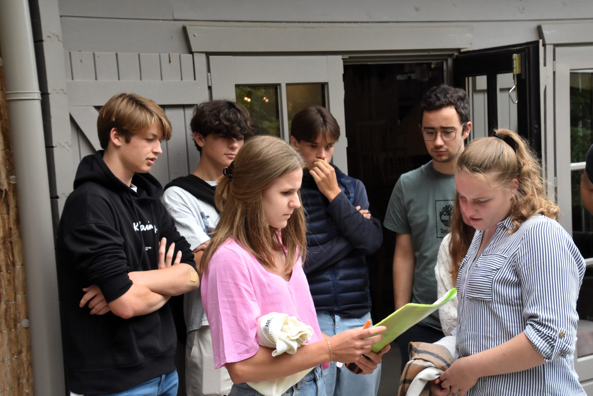 Briefing (2)
